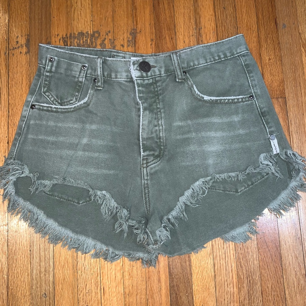 One teaspoon army green jean shorts. Size 25